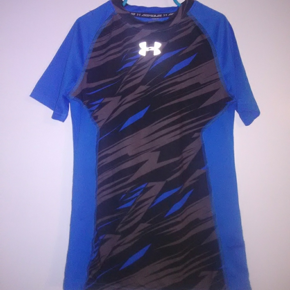 Under armour boy shirt